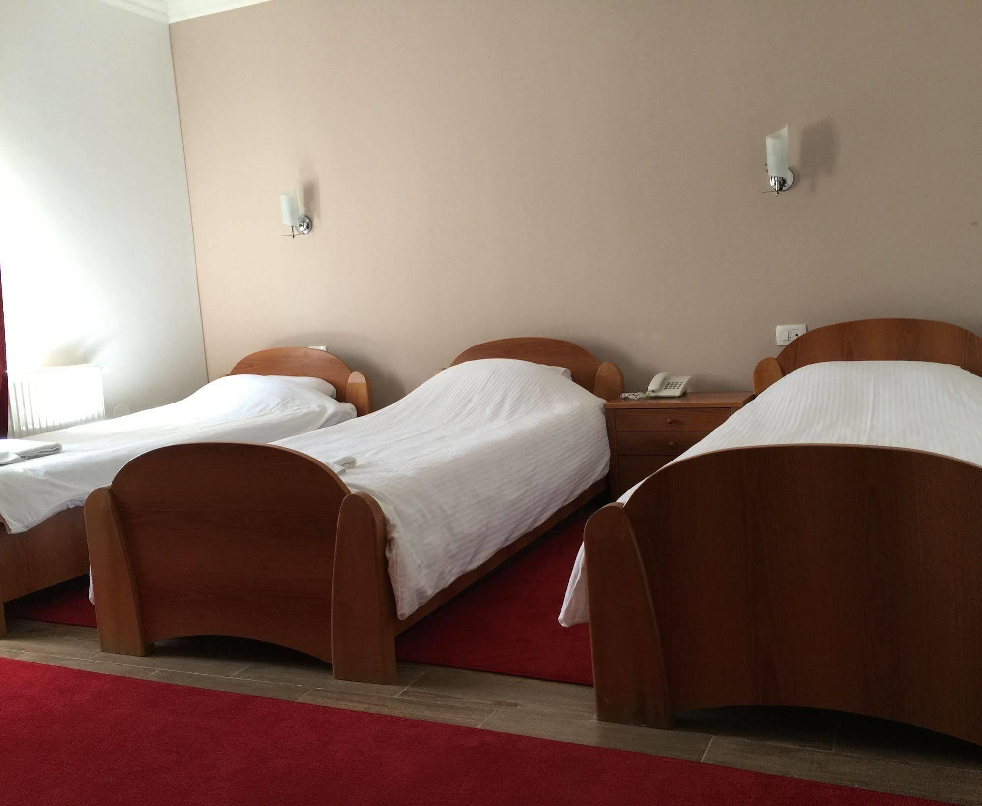Hotel Adria 普里什蒂纳 外观 照片