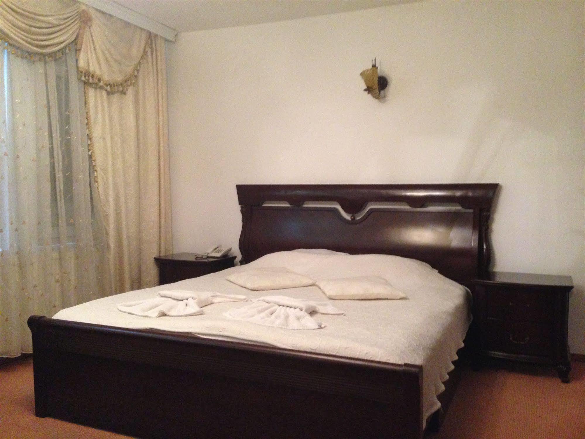 Hotel Adria 普里什蒂纳 外观 照片